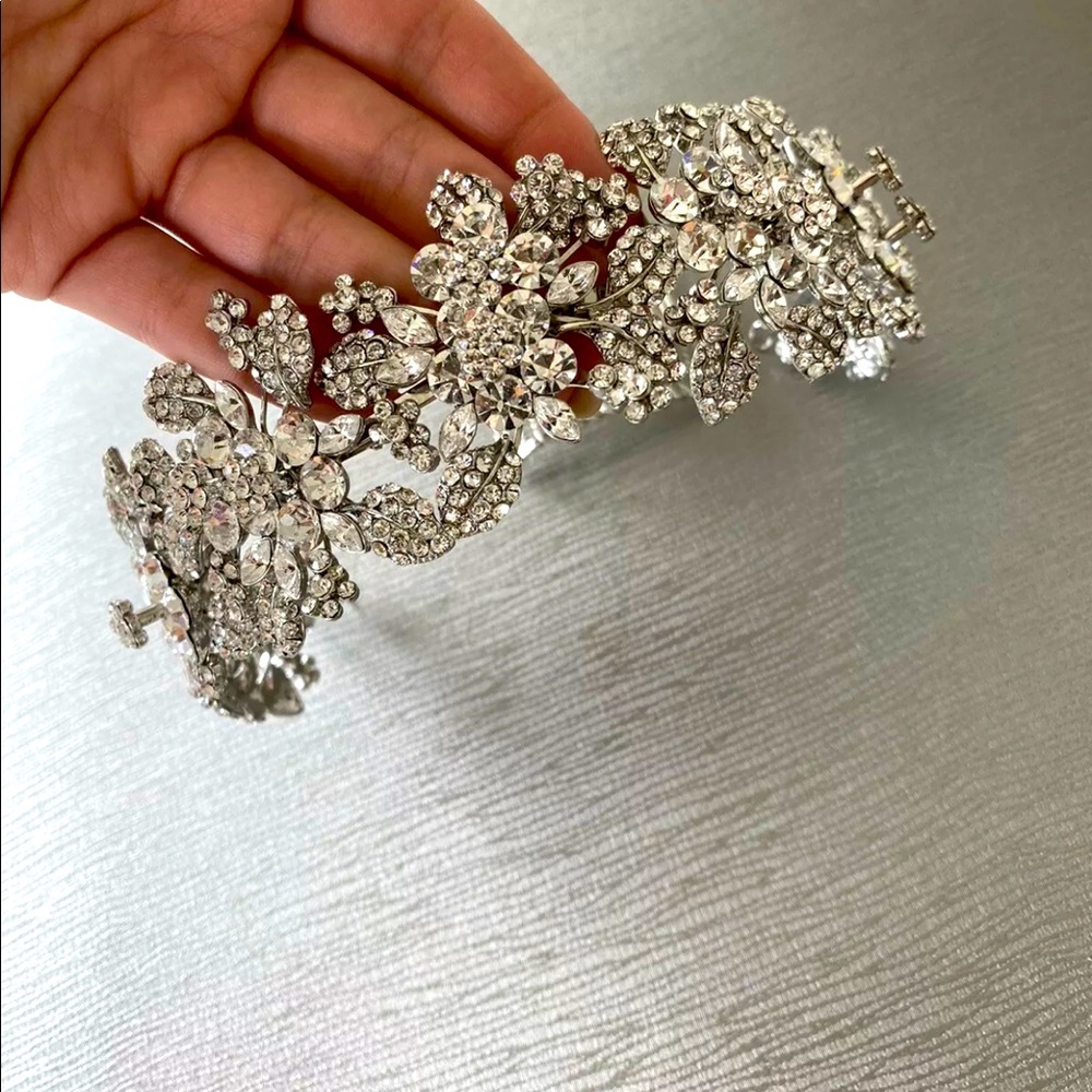 Beautiful bridal headpiece!